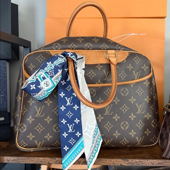 Louis Vuitton Handbags - Louis Vuitton Deauville Vanity Monogram Canvas COA